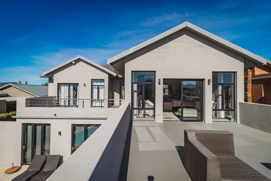 4 Bedroom Property for Sale in Herolds Bay Western Cape